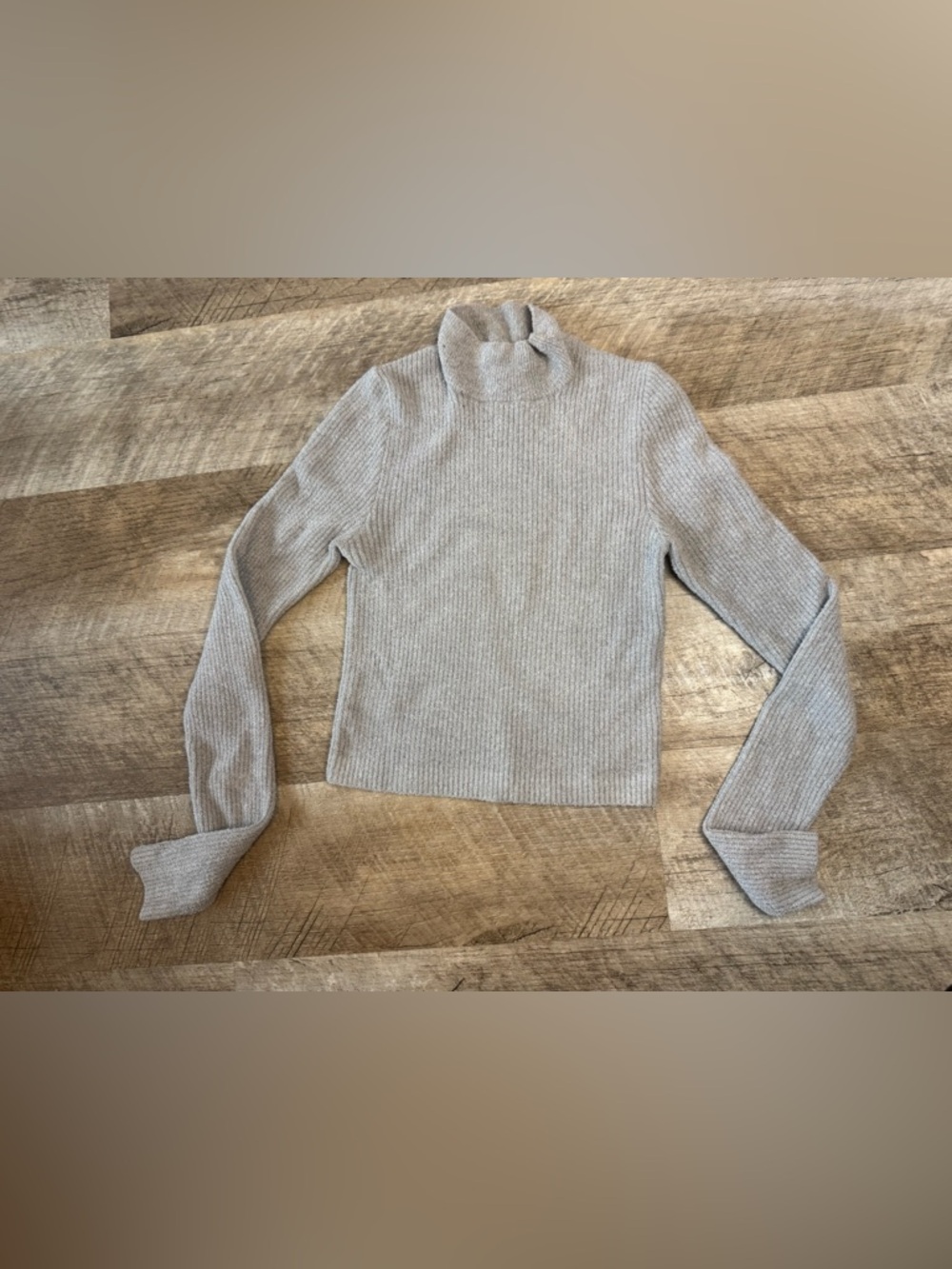 Forever 21 gray sweater, long sleeve crop